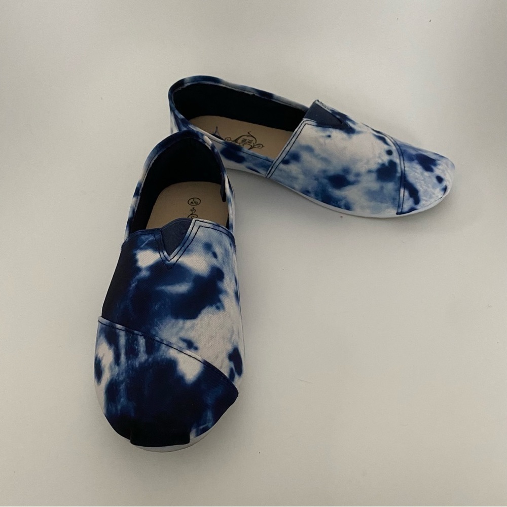 NWOT Sole Mates canvas blue tie dye slip-on sneakers shoes loafers size 8/9